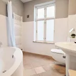 Rosa - Charmante, Grosse Altbauwohnung *