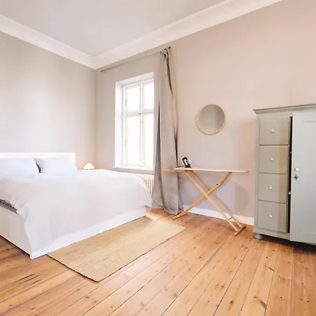 Rosa - Charmante, Grosse Altbauwohnung Flensborg