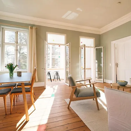 Apartment Villa Rosa - Charmante, Grosse Altbauwohnung