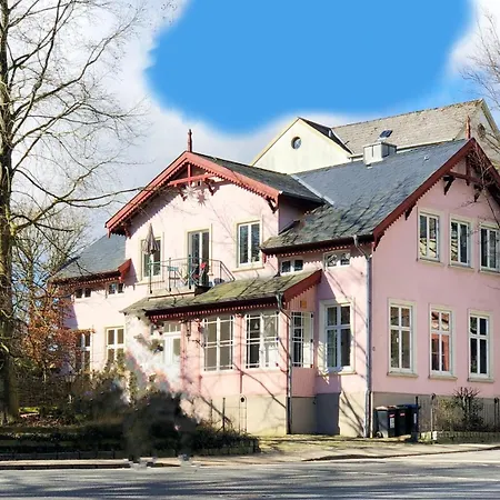 Villa Rosa - Charmante, Grosse Altbauwohnung *