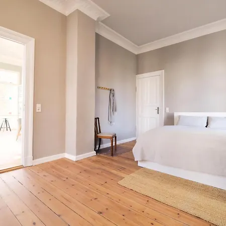 Rosa - Charmante, Grosse Altbauwohnung * Фленсбург