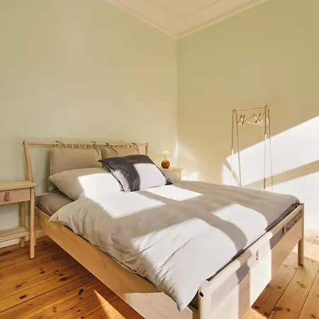 Rosa - Charmante, Grosse Altbauwohnung