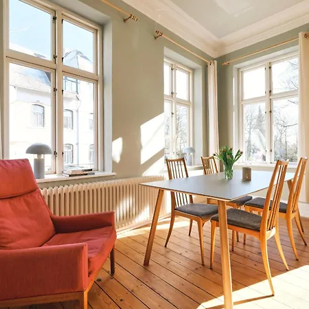 Rosa - Charmante, Grosse Altbauwohnung * Flensborg