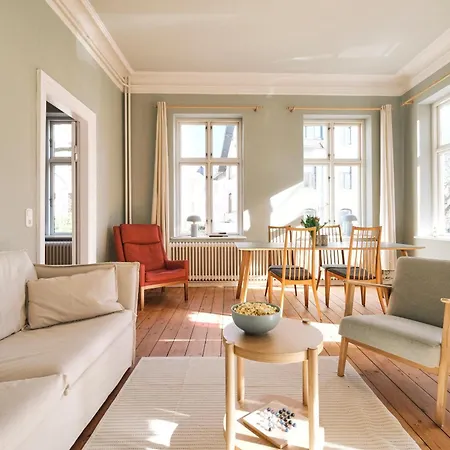 Apartment Villa Rosa - Charmante, Grosse Altbauwohnung *