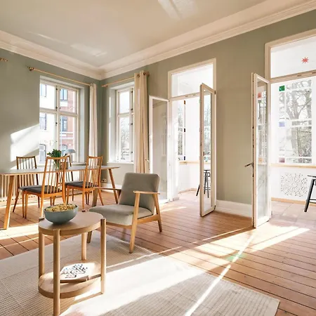 Rosa - Charmante, Grosse Altbauwohnung Appartement