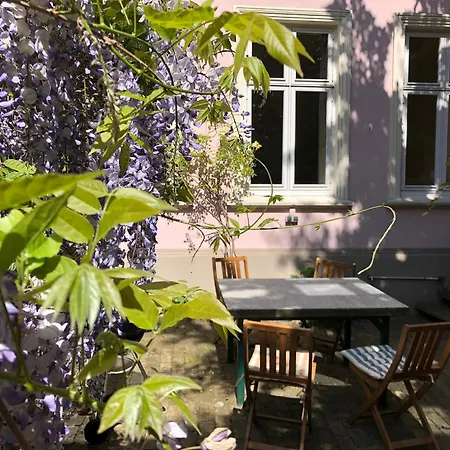 Rosa - Charmante, Grosse Altbauwohnung Фленсбург