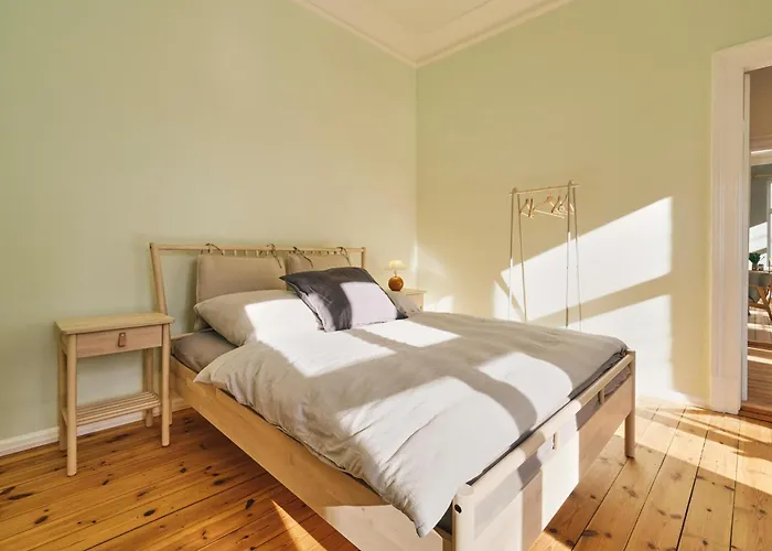 Rosa - Charmante, Grosse Altbauwohnung