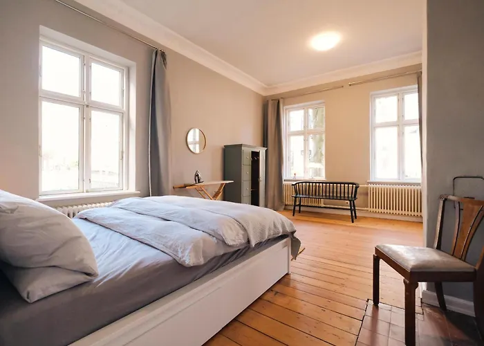 Rosa - Charmante, Grosse Altbauwohnung Apartament *